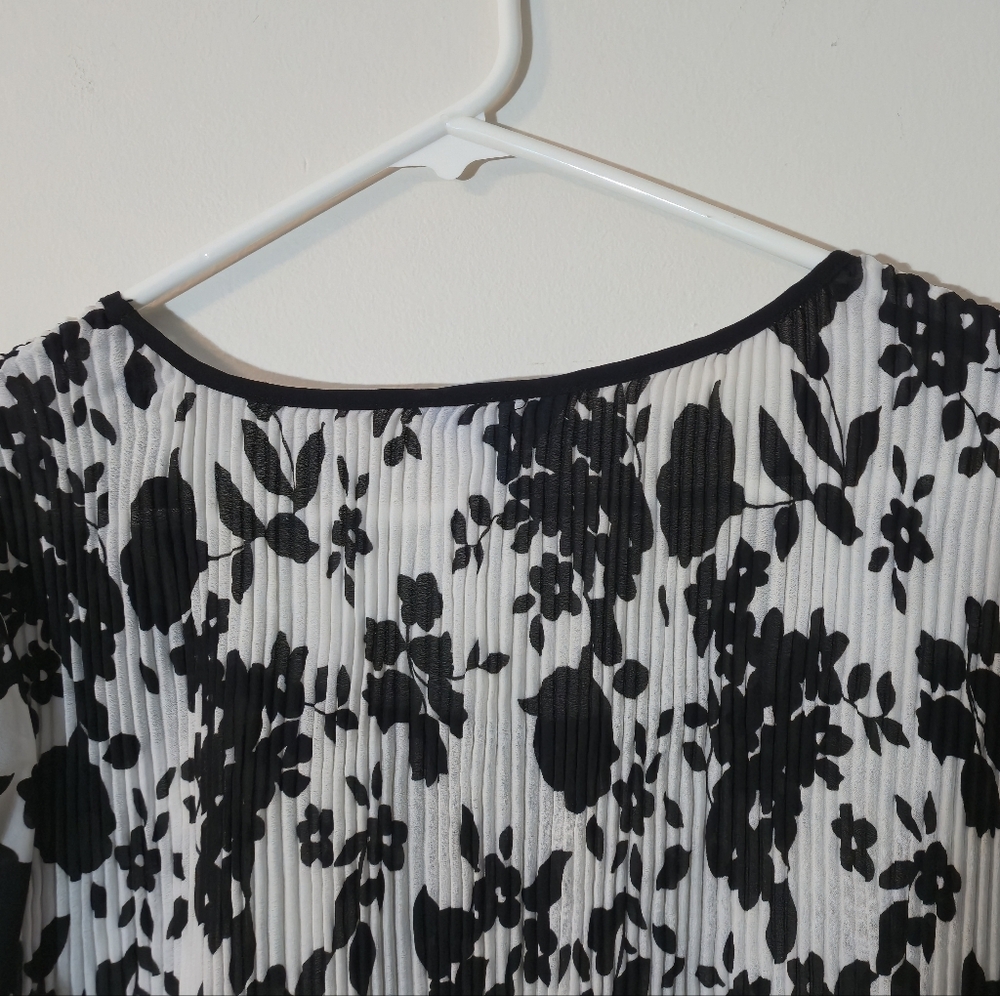 Denver Hayes XL Floral Blouse Black White Short Sleeve Plissé Pleated Transition - Picture 13 of 16